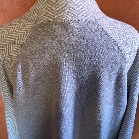 Max studio large sweater. Wear open or wrapped. - Picture 4 of 12